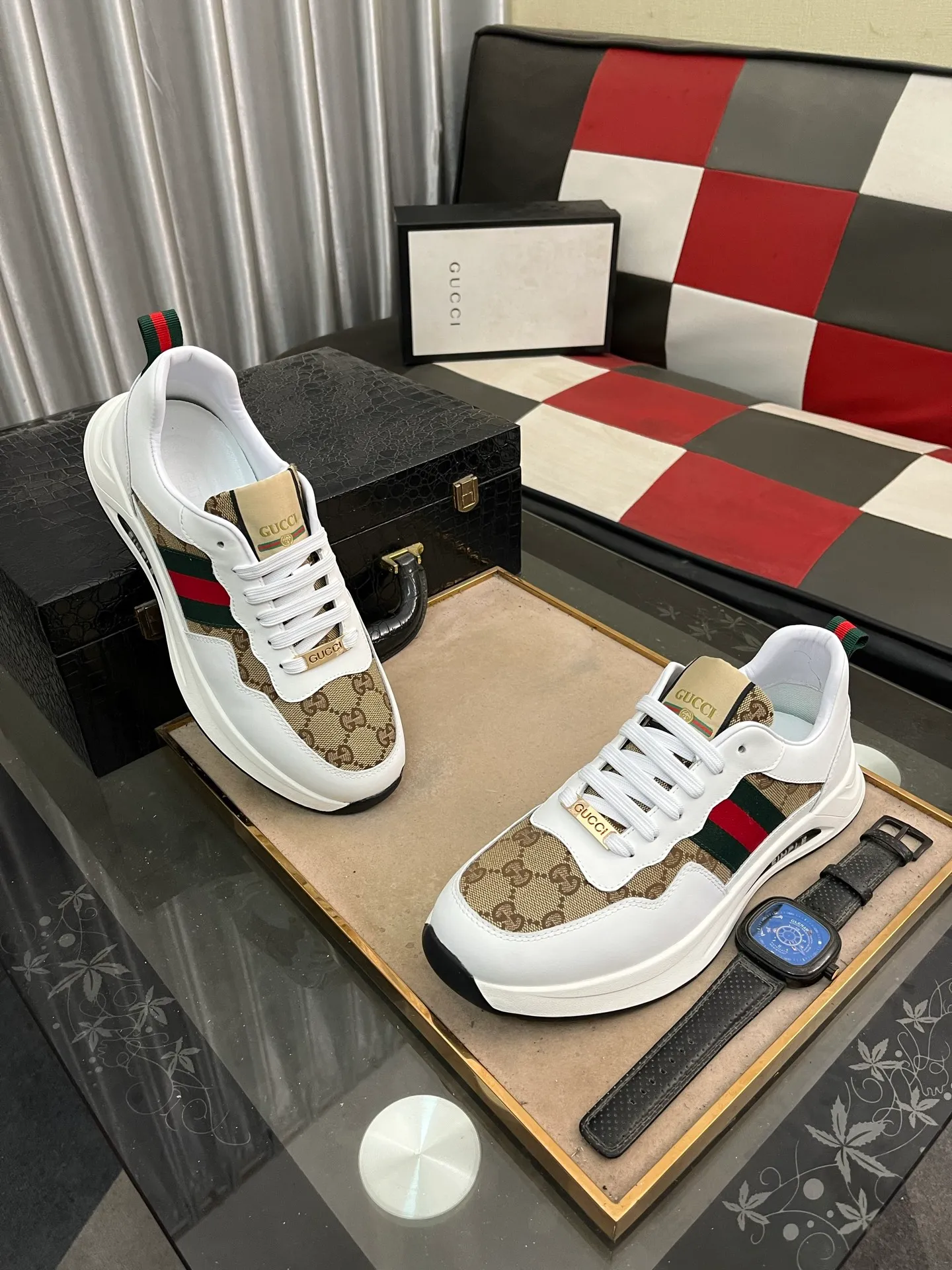 Men's shoes💰420⌚️⌚️[GUCCI] Gucci men's casual shoes are absolutely popular🔥The ultimate matching item for trendy men! The charm of super texture is unstoppable. This is the main recommendation. The upper is made of high-quality cowhide, with pig lining feet and wear-resistant rubber sole. It is noble and elegant! Extremely comfortable🎁🎁You can be as handsome as you want💪 Size 38-44! 2️⃣colors available
